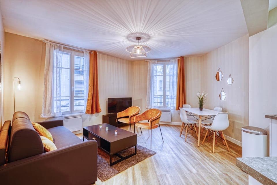 Seating area, Dining area