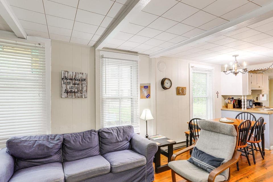 Walk to Lake: Historic Lakeside Marblehead Cottage House in Lakeside