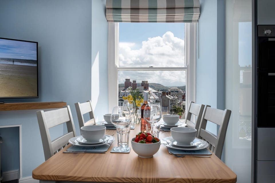 Dining area, Bedroom