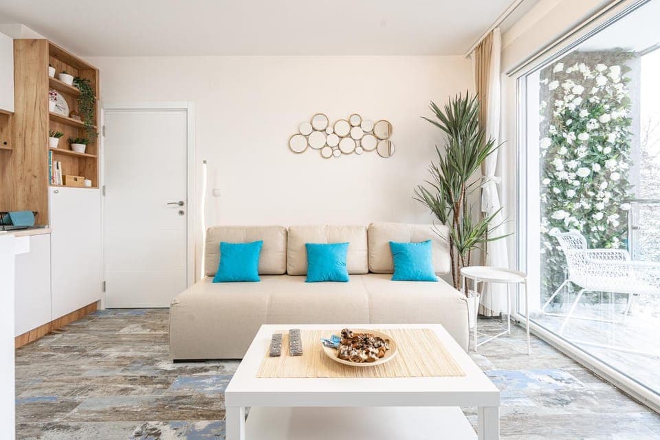 Kitchen or kitchenette, Living room, Seating area, Dining area