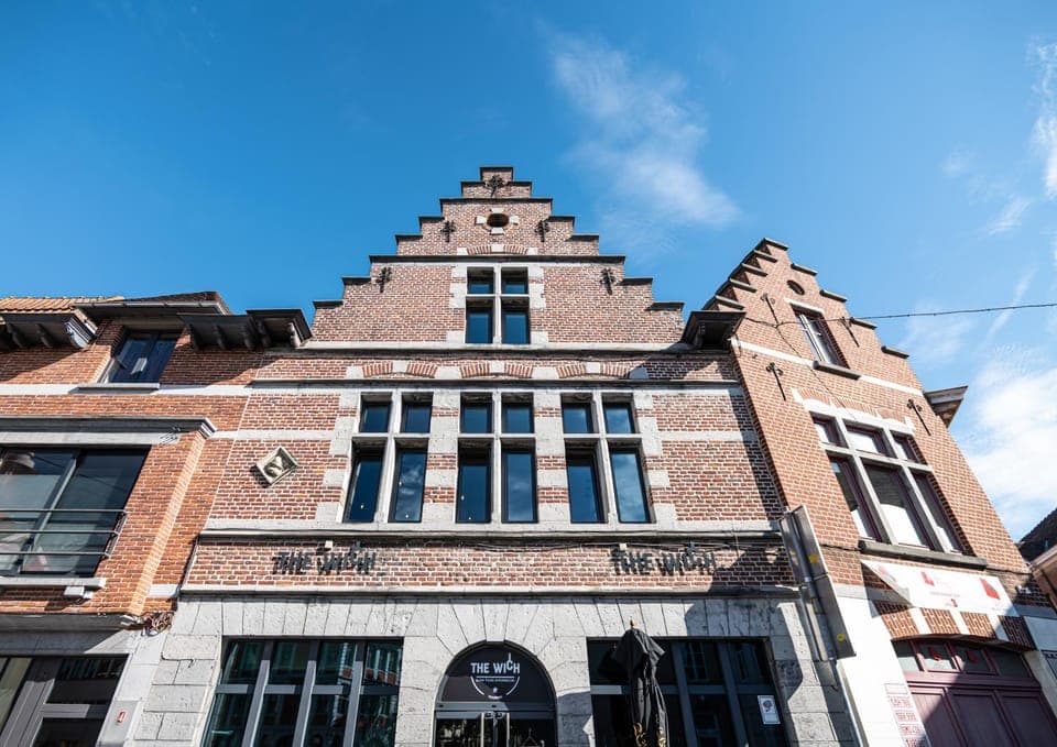 Property building, Facade/entrance, Landmark view
