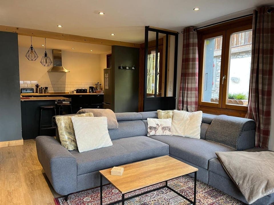 Kitchen or kitchenette, Living room