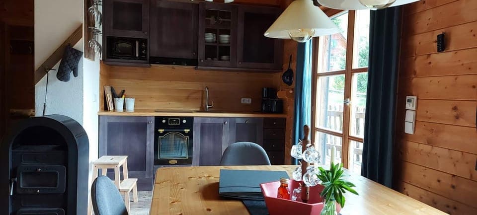 Kitchen or kitchenette, Dining area, fireplace