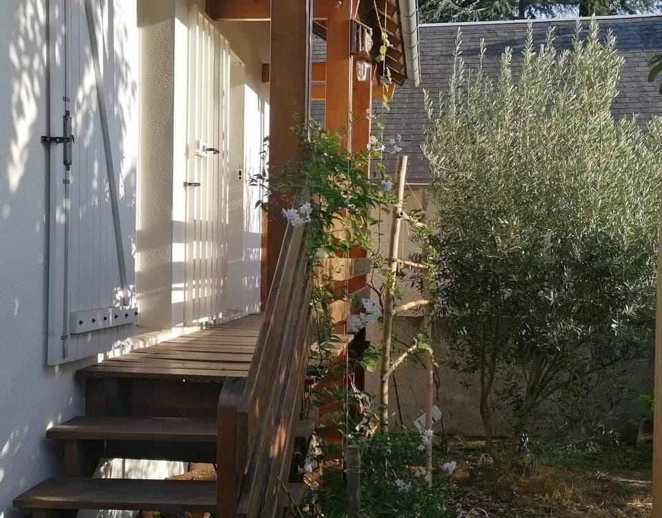 Facade/entrance, Balcony/Terrace