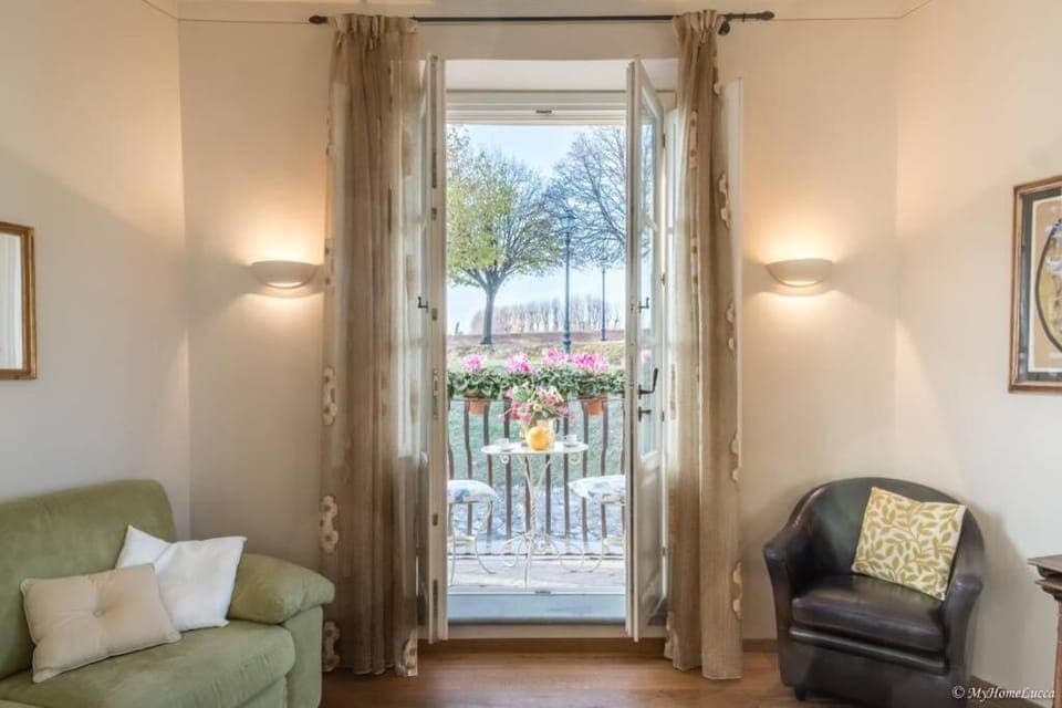 Nearby landmark, Living room