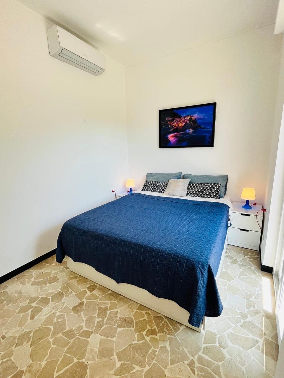 Bed, Photo of the whole room, Bedroom, air conditioner