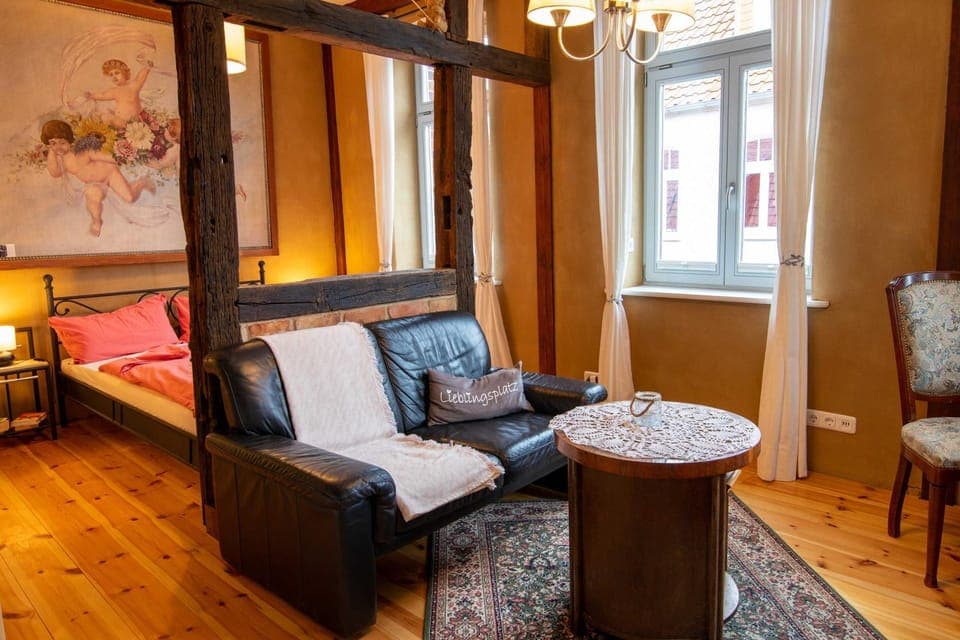 Bed, Living room, Photo of the whole room, Seating area, Bedroom