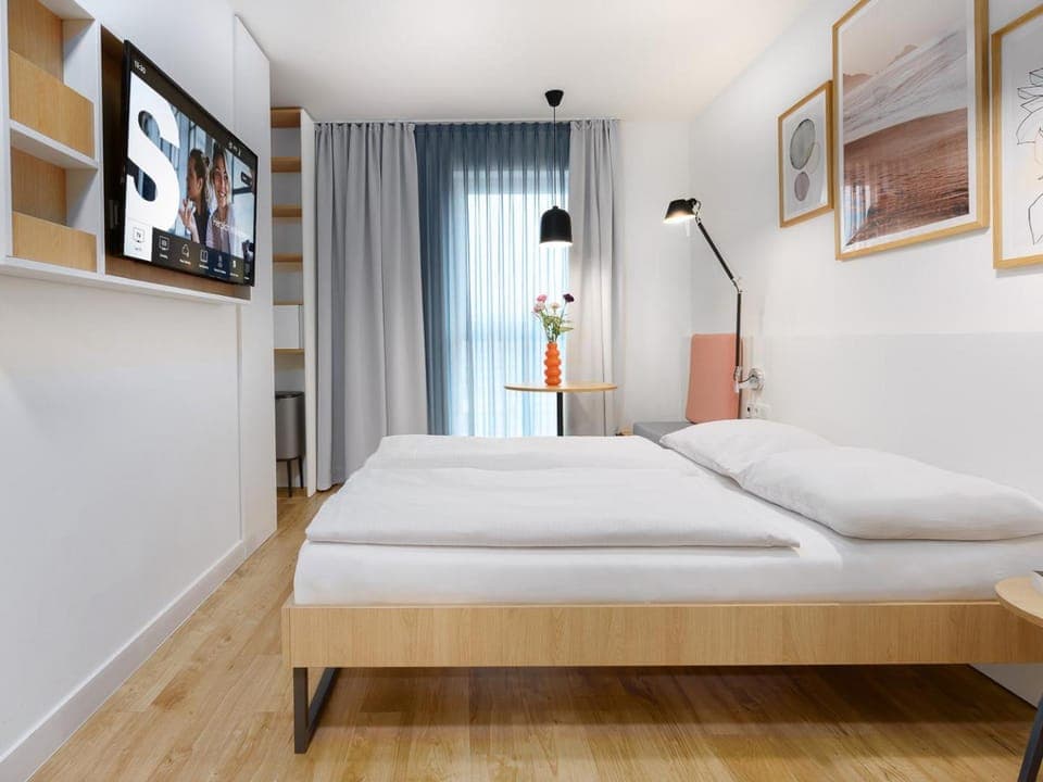 Bed, Photo of the whole room