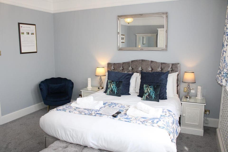 Photo of the whole room, Bedroom, towels