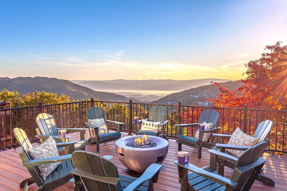 View (from property/room), Seating area, Landmark view, Mountain view, flat iron