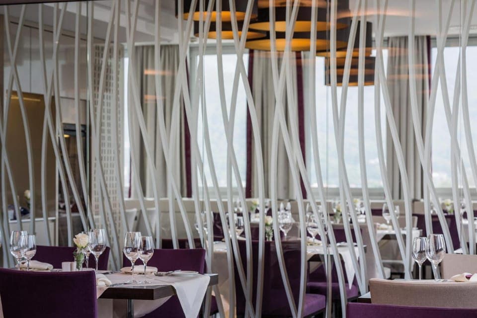 Restaurant/places to eat, Dining area