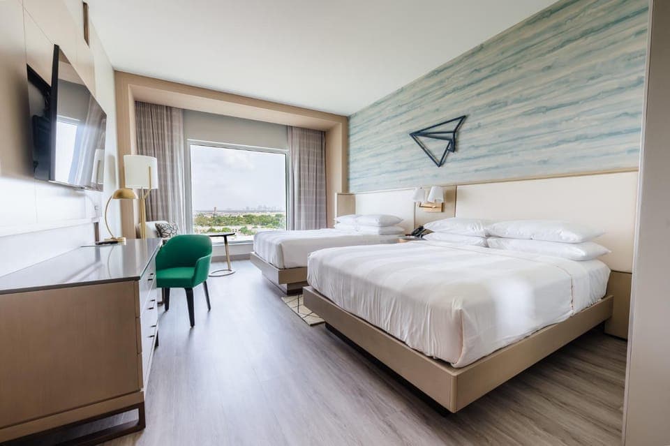 Bed, TV and multimedia, View (from property/room), Photo of the whole room, Bedroom