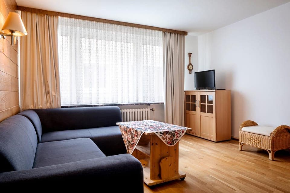 TV and multimedia, Living room, Photo of the whole room, Seating area