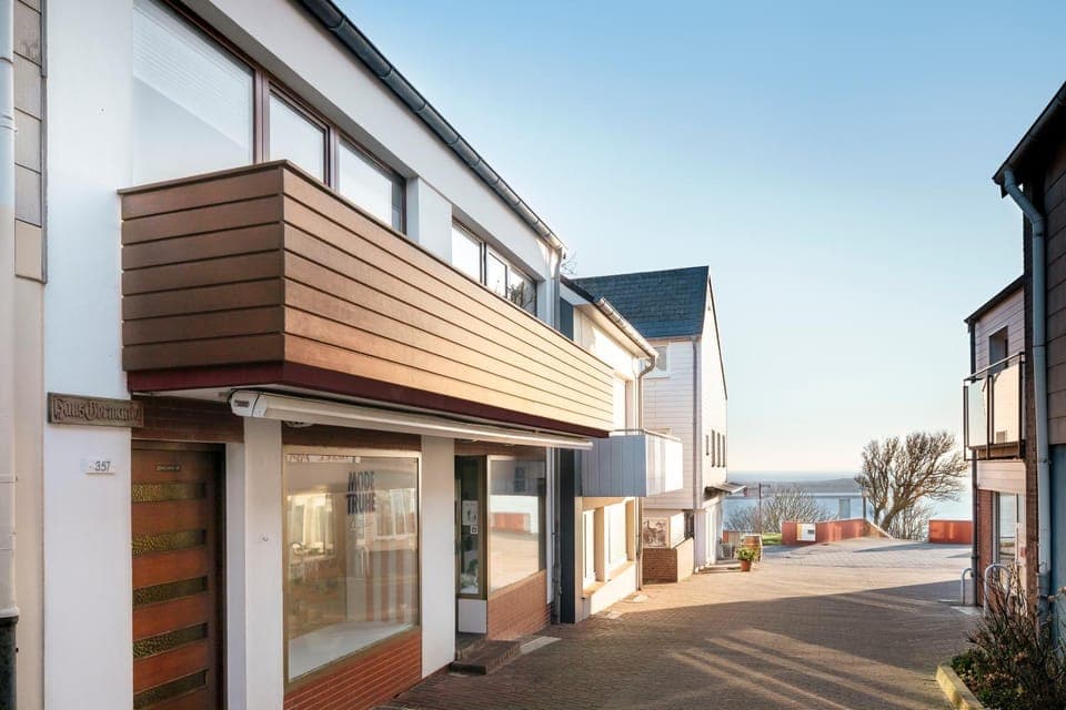 Property building, Location