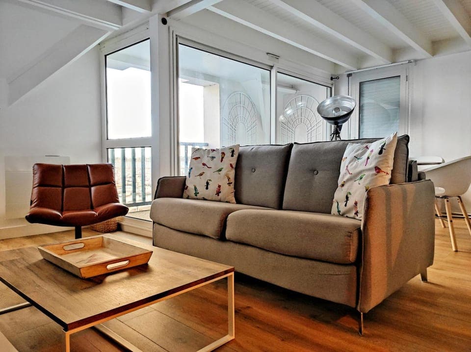 Living room, Seating area