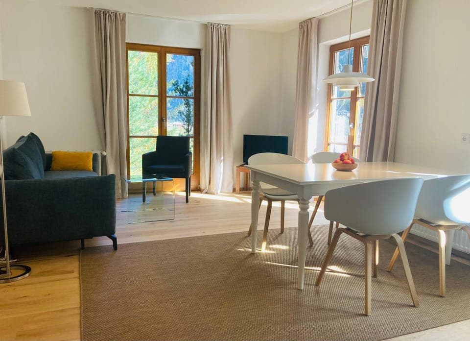 Living room, Seating area, Dining area