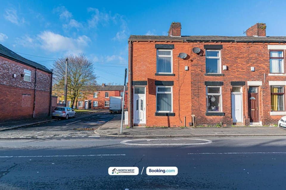 Property building, Location