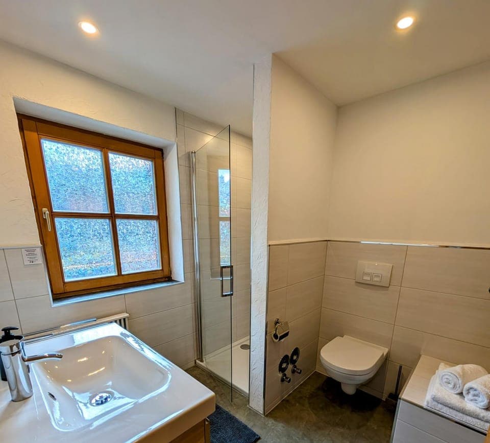 Toilet, Bathroom, towels