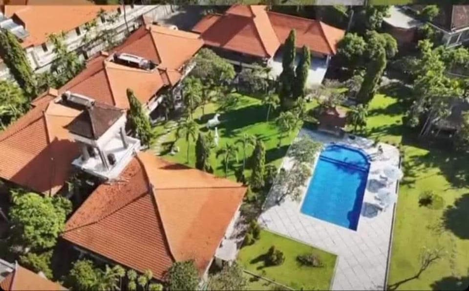 Property building, Day, Bird's eye view, Garden, Garden view, Pool view, Swimming pool