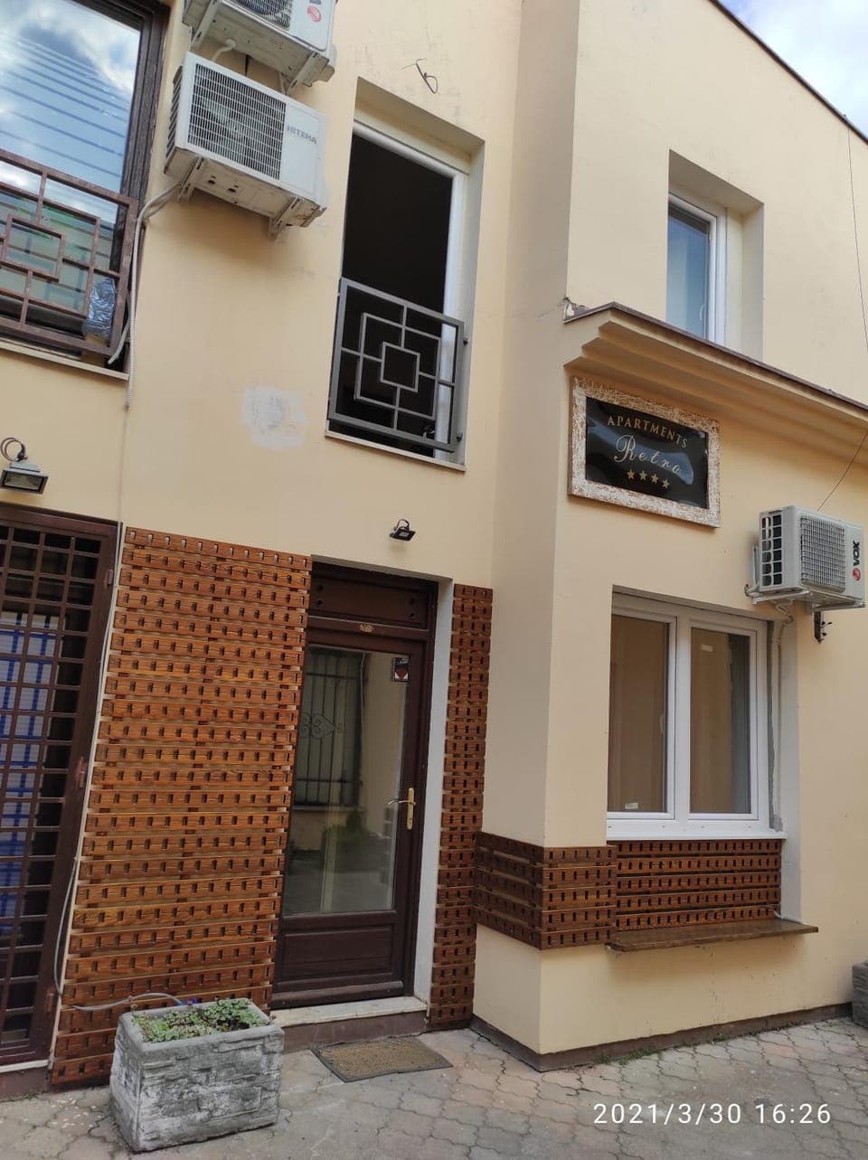 Property building, Facade/entrance