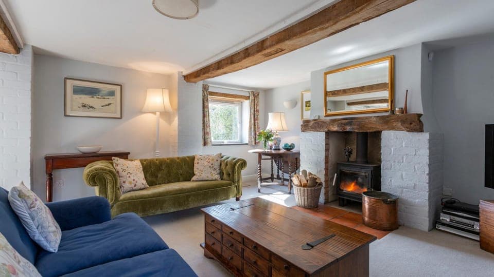 TV and multimedia, Living room, Seating area, fireplace