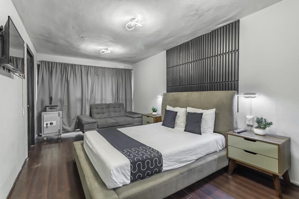 Photo of the whole room, Seating area, Bedroom