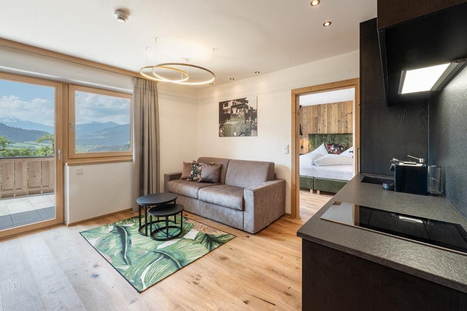 Bed, Kitchen or kitchenette, Living room, Photo of the whole room, Seating area, Bedroom