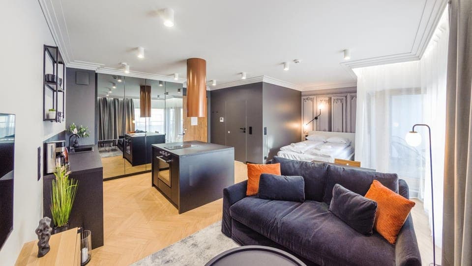 Kitchen or kitchenette, Seating area