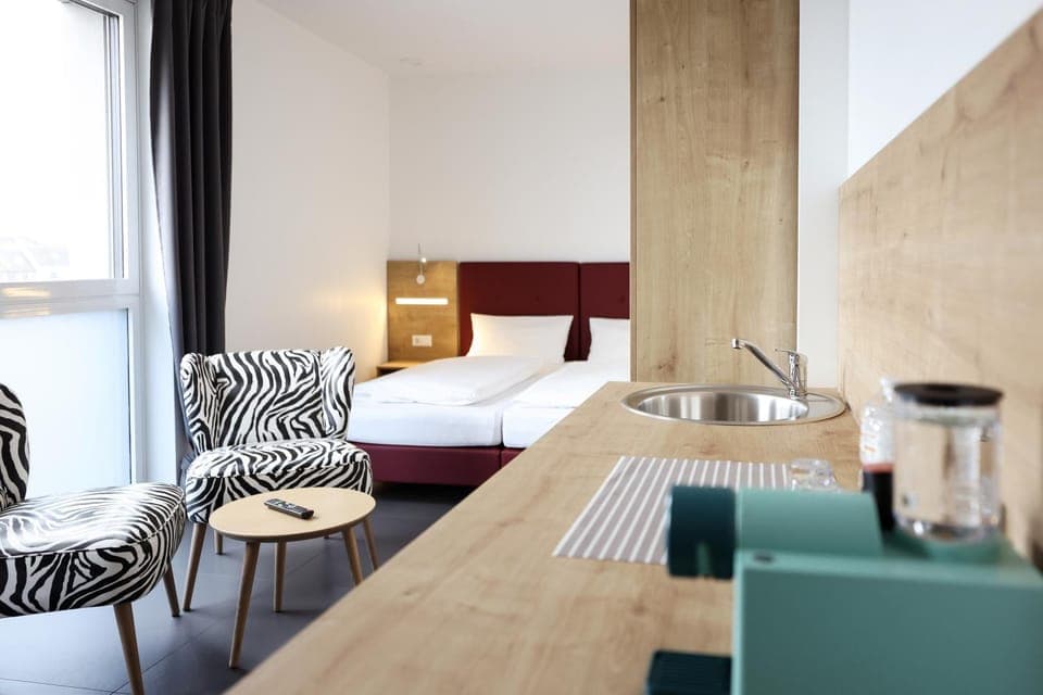 Bed, Seating area, Bedroom, hair dresser