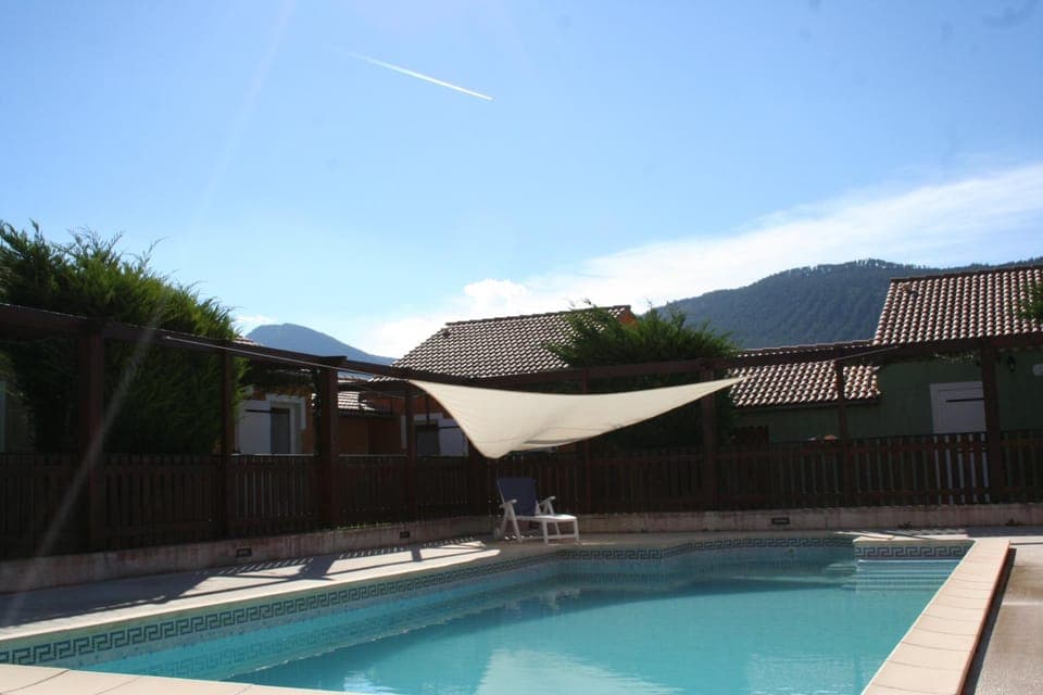 Property building, Swimming pool, Swimming pool