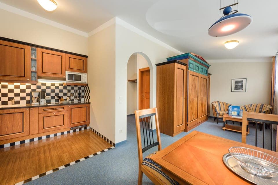 Kitchen or kitchenette, Dining area, wardrobe