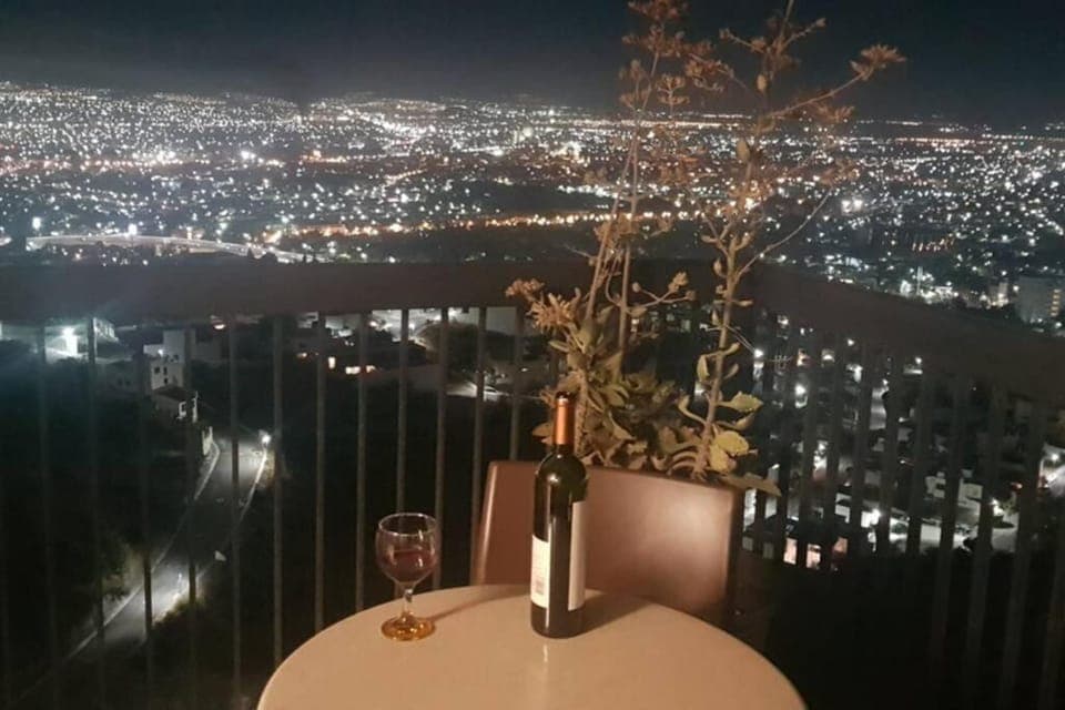 Balcony/Terrace, City view, Street view, Drinks, Alcoholic drinks