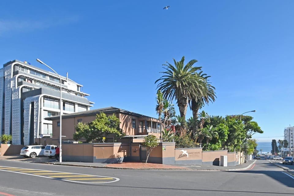 Property building, Day, Neighbourhood, Street view, Location, Parking