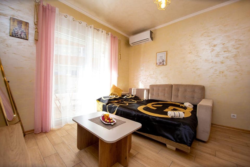 Living room, Seating area, air conditioner
