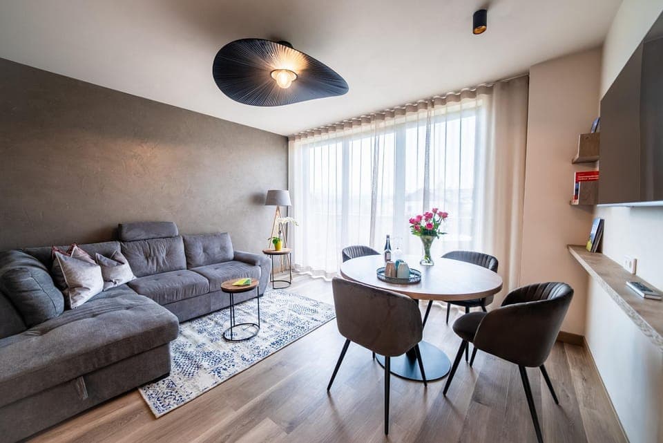 Seating area, Dining area