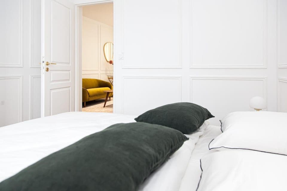 Photo of the whole room, Bedroom