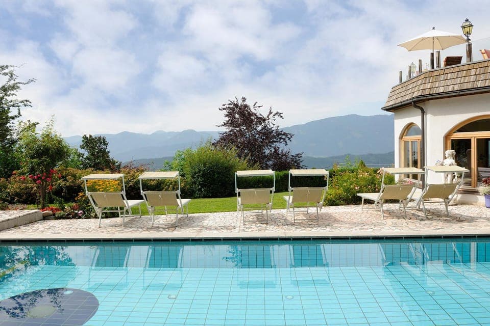 Swimming pool, Swimming pool