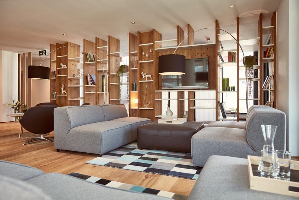 Communal lounge/ TV room, Decorative detail, Seating area, Evening entertainment