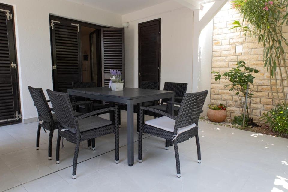 Patio, Dining area