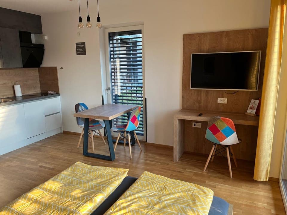 Bed, TV and multimedia, Kitchen or kitchenette, Living room, Photo of the whole room, Seating area, Dining area, minibar