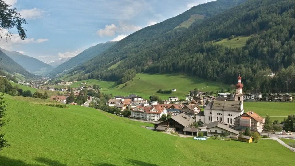 Neighbourhood, Natural landscape, Mountain view