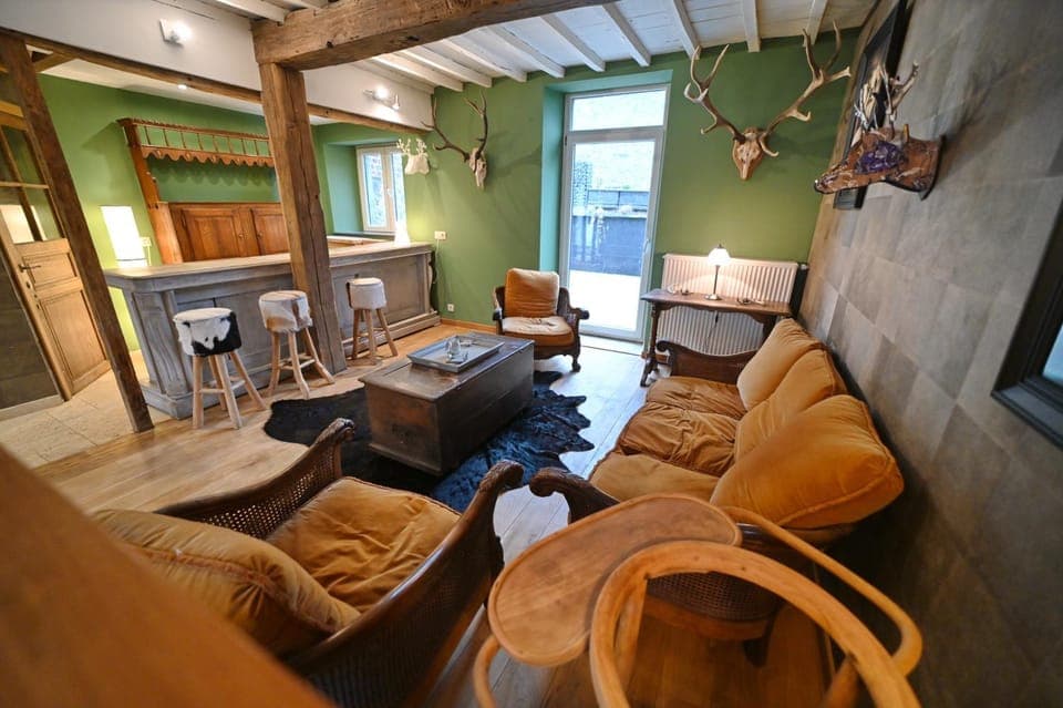 Lounge or bar, Seating area