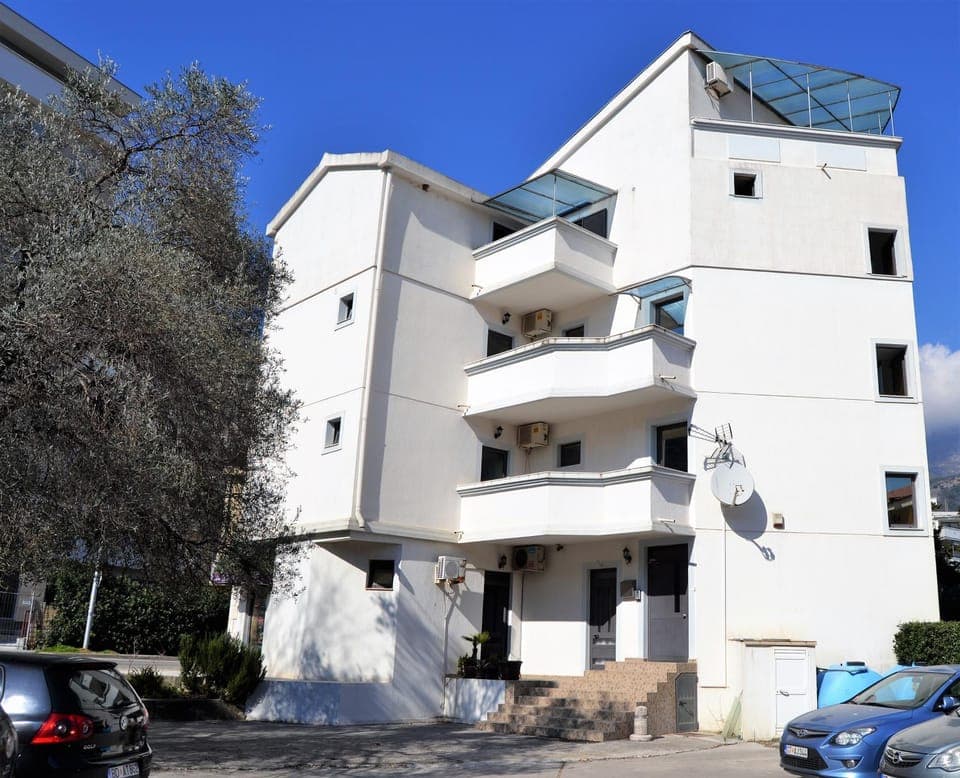 Property building, Facade/entrance