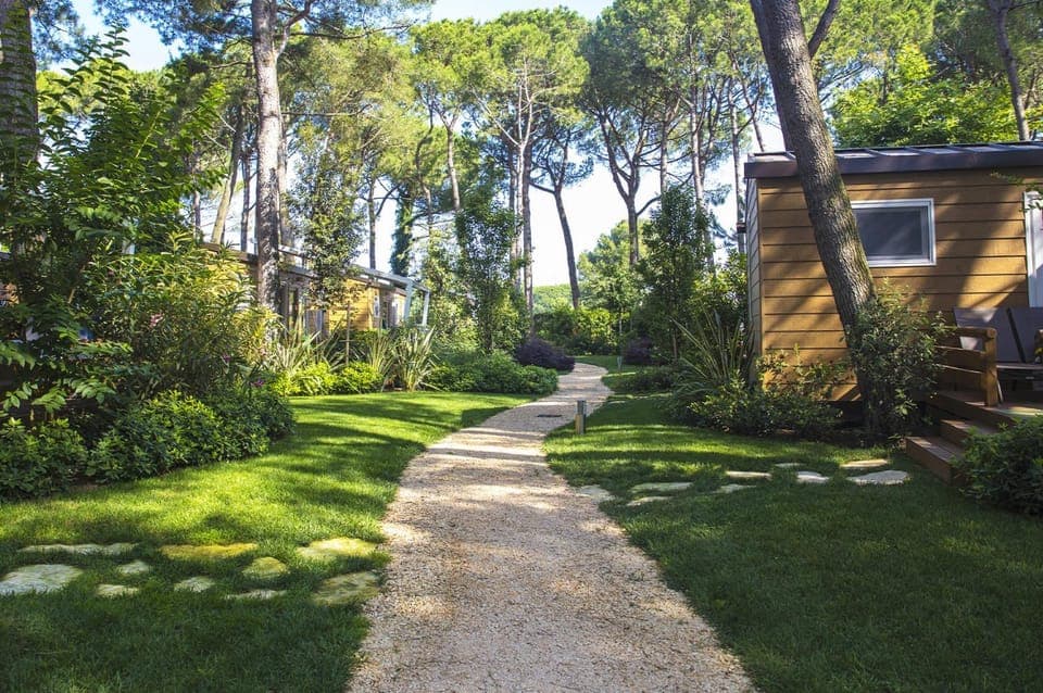 Property building, Spring, Day, Natural landscape, Garden, Garden view