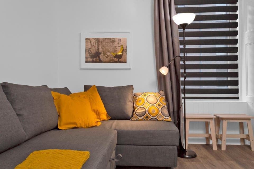 Living room, Seating area, internet