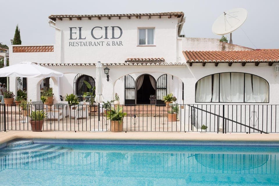 Property building, Patio, Day, Pool view, Swimming pool, sunbed