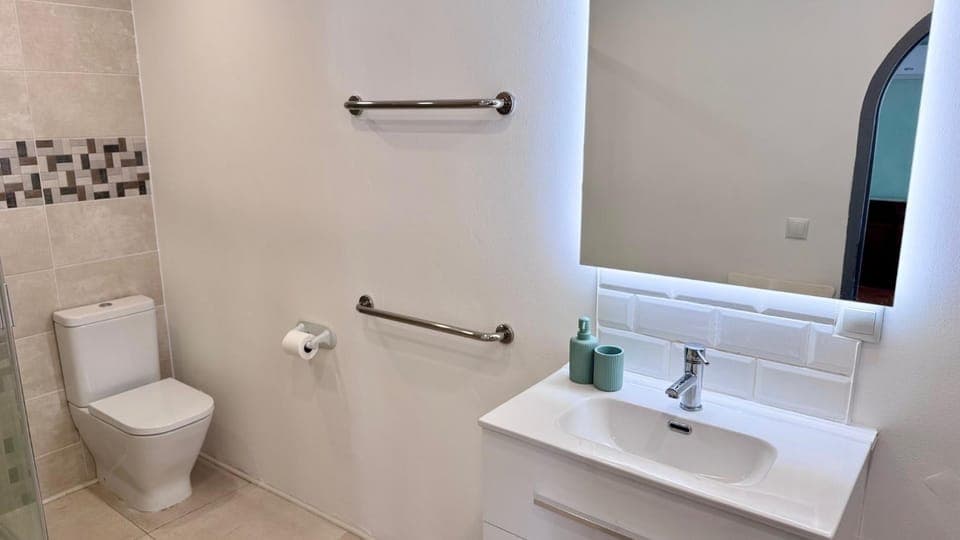 Shower, Toilet, Bathroom