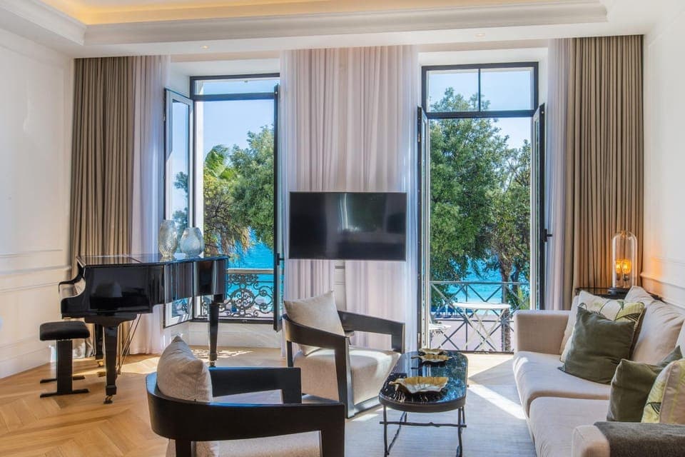 Communal lounge/ TV room, TV and multimedia, Living room, Seating area