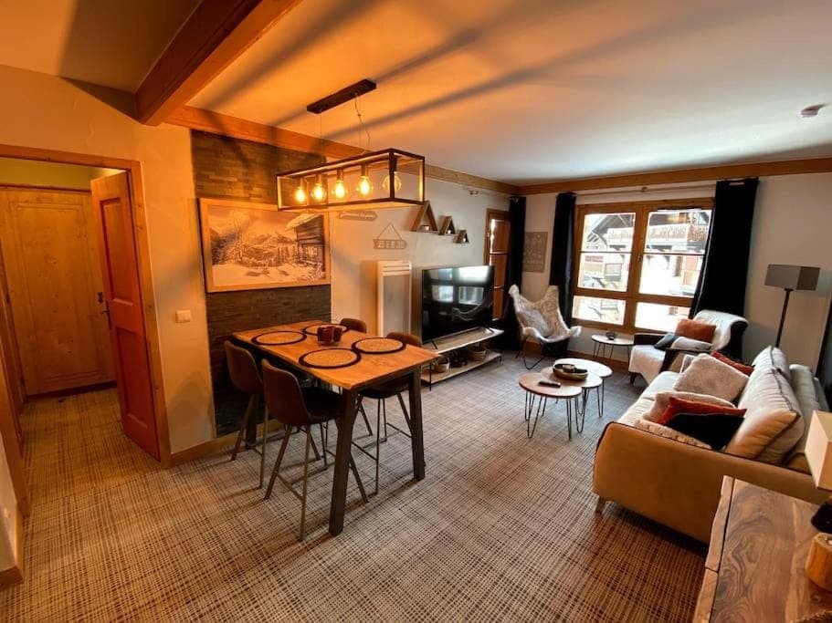 Living room, Dining area