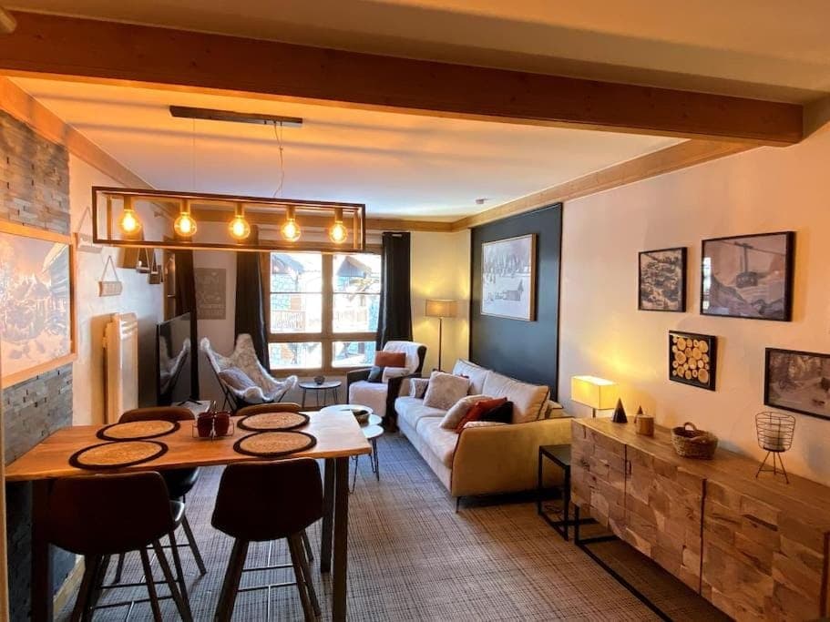 Living room, Dining area